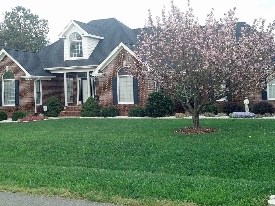 Springtime at Hathaway Lane