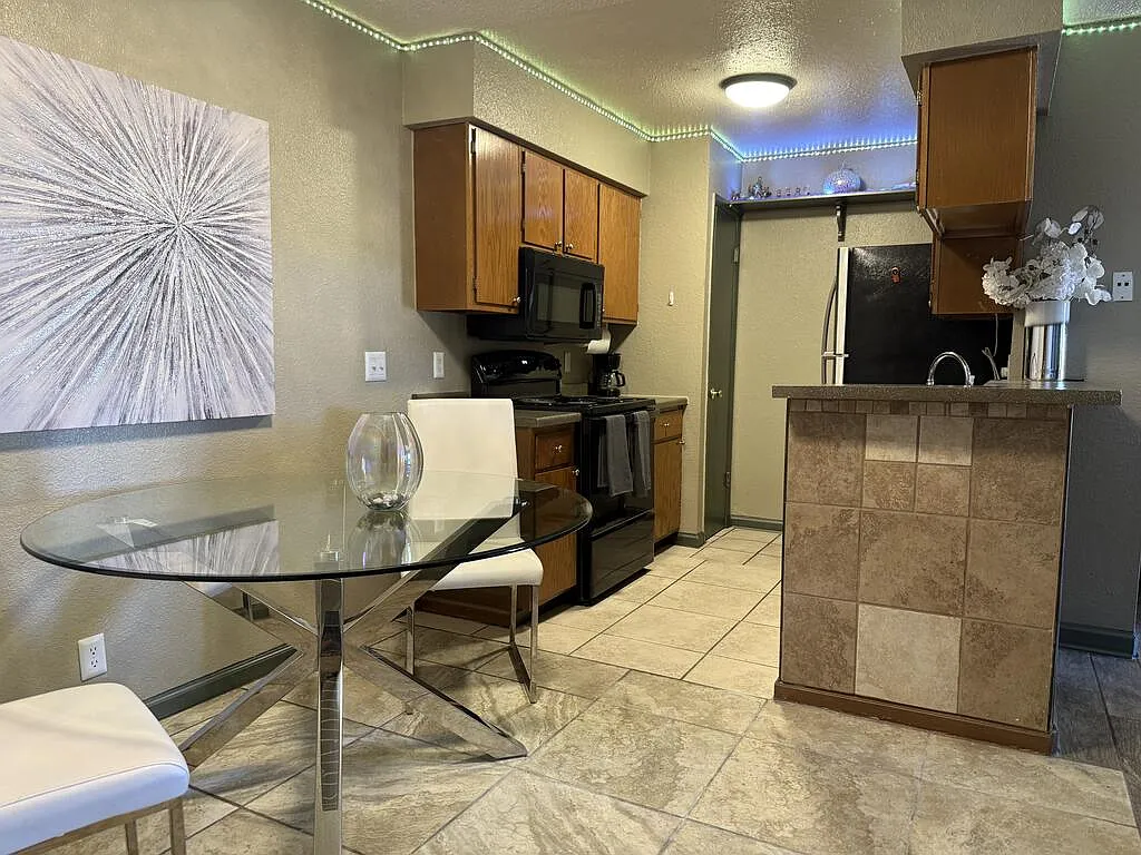 1 bed, 1.0 bath, 638 sqft, $1,700 — Photo 3