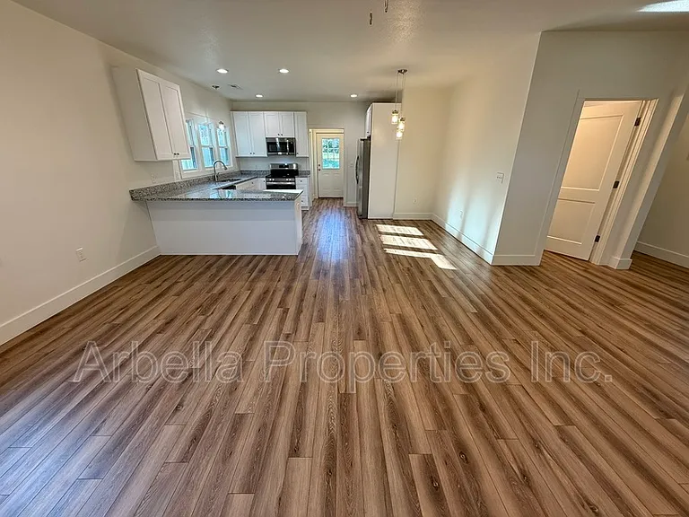 829 Hamilton St — Photo 7