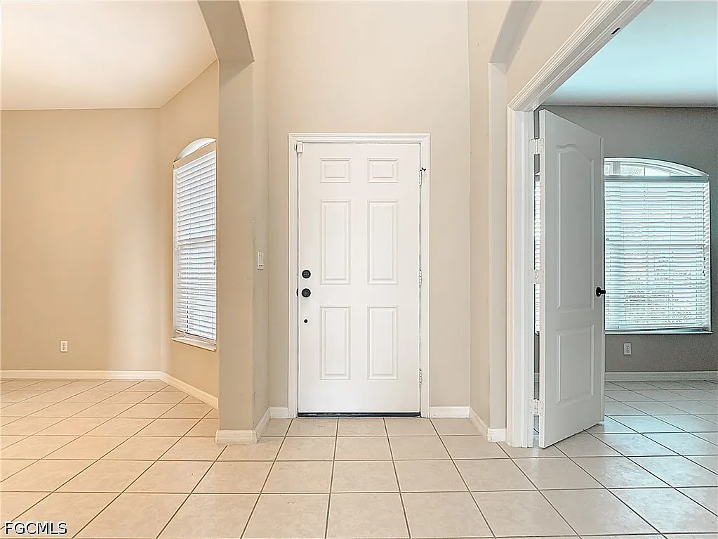 5 bed, 3.0 bath, 3258 sqft, $3,150 — Photo 3