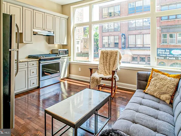 715 Sansom St APT 2F, Philadelphia, PA 19106
