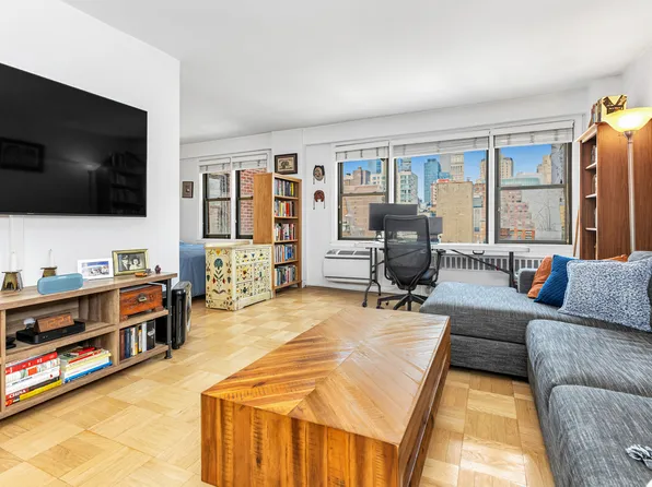 245 East 24th Street 14A image 2 of 10