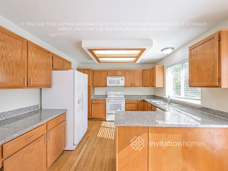 1572 Beacon Hill Dr — Photo 10