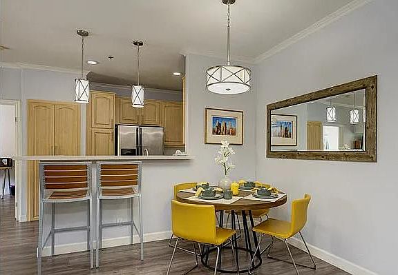 3rd image of 300 N El Molino Ave Unit 205