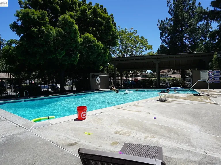 272 Galano Plz — Photo 34