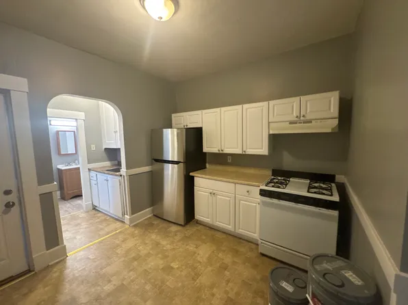 365 Hamilton St #1, Southbridge, MA 01550