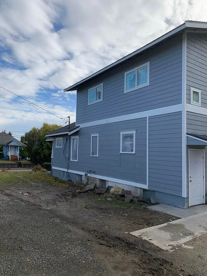 Building Photo - 1221 Warren Ave #1
