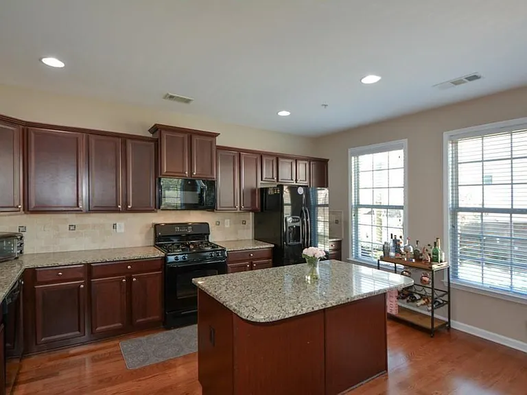 6135 Indian Wood Cir SE — Photo 11