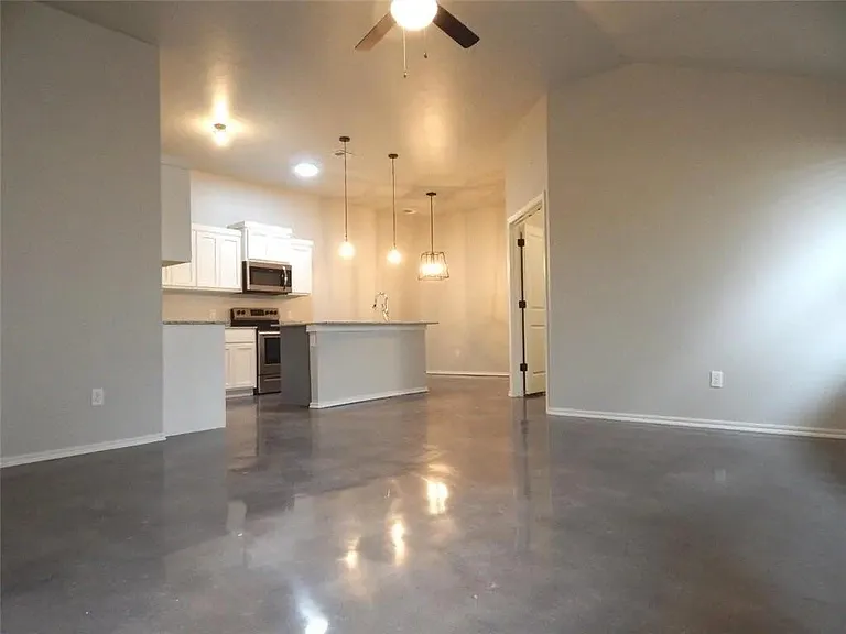 205 Park Pl — Photo 2