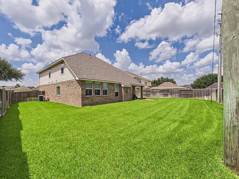 9426 Russeff Field Ln — Photo 46