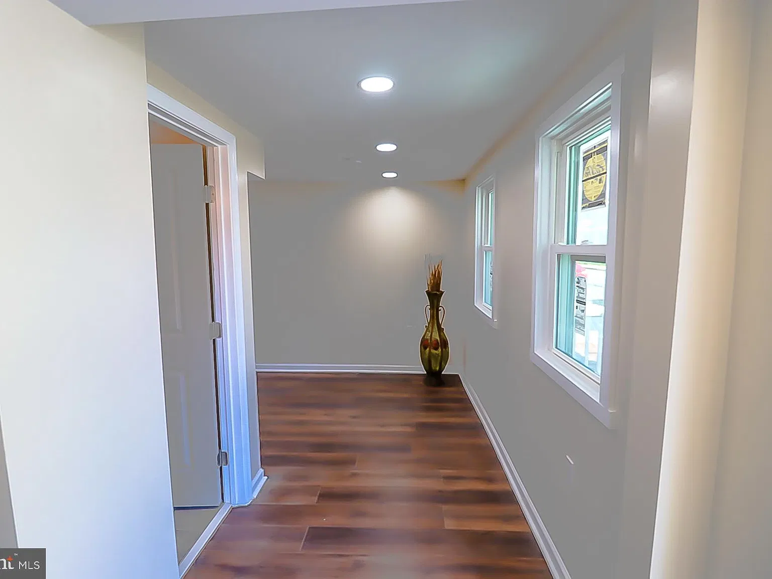 3 bed, 2.0 bath, 1120 sqft, $1,850 — Photo 2