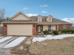 9804 E 108th Ct N, Owasso, OK 74055