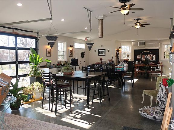 4th image of 419 Olive St