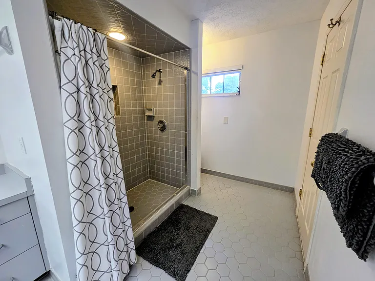 215 48th St NW — Photo 31