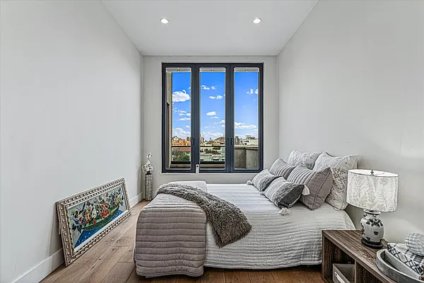 Bedroom, photo 2