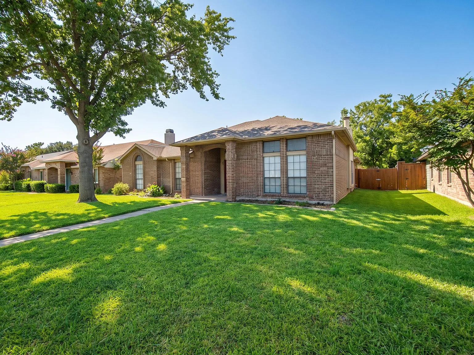 4 bed, 2078 sqft, $2,200 — Photo 2