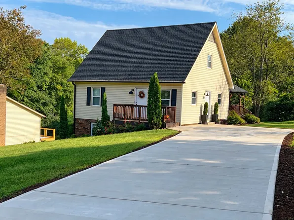 5683 Valley Field Rd, Hickory, NC 28602