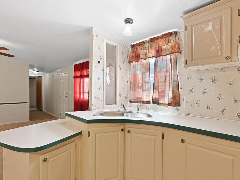 505 Ricky Zelt Dr — Photo 14