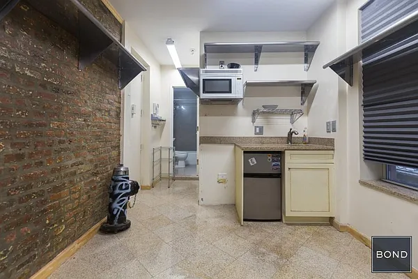 Rented by Bond New York | media 33