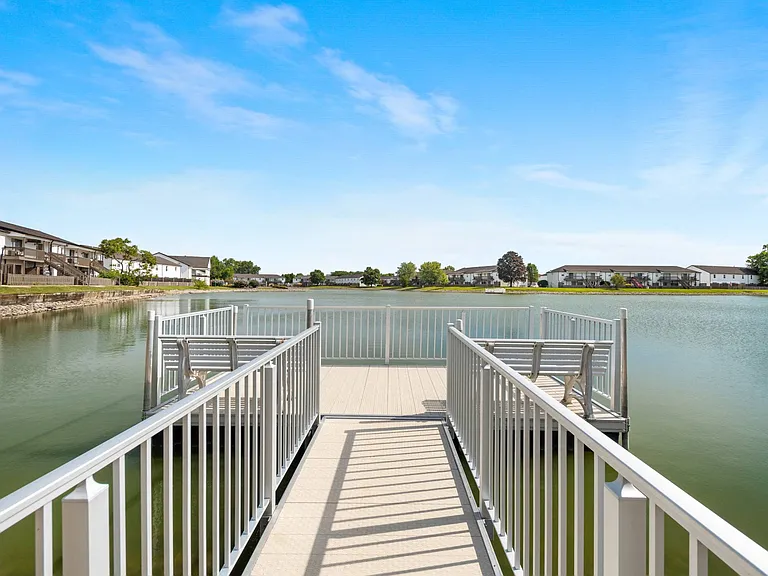 Lake Castleton Apartments — Photo 18