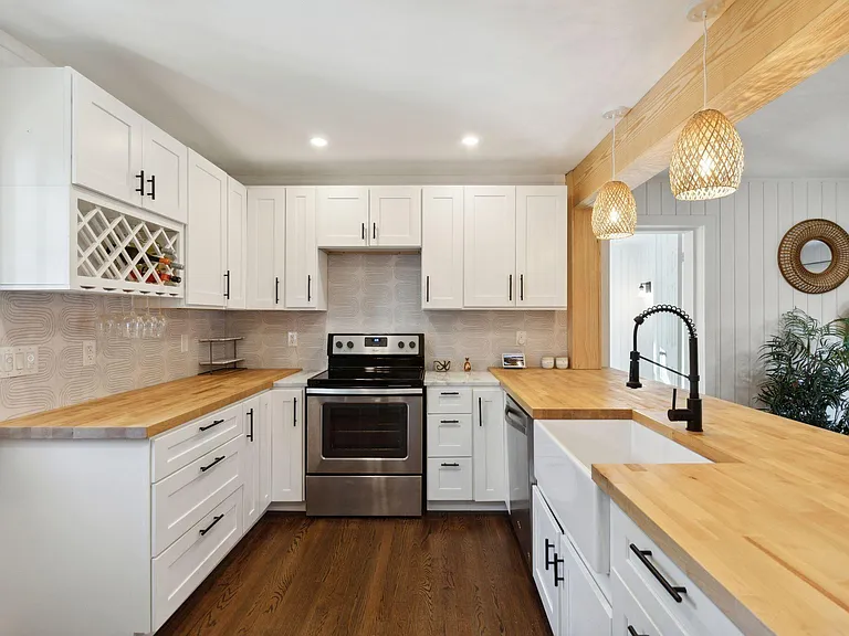1661 Hunley Ave — Photo 15