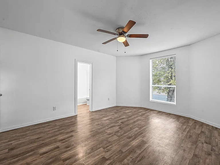 708 W Day St — Photo 11