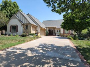 1014 SW Exmoor Ln, Topeka, KS 66604