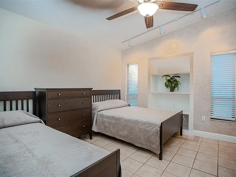 2719 Forest Knoll Dr — Photo 14