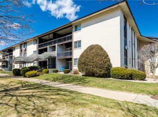 400 Narragansett Pkwy APT SB4, Warwick, RI 02888