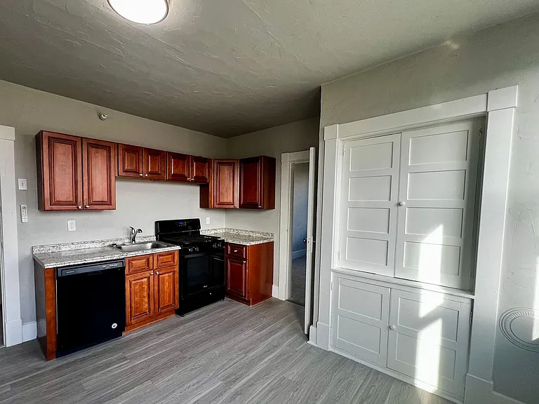 401 NW Bailey Ave #300 — Photo 15