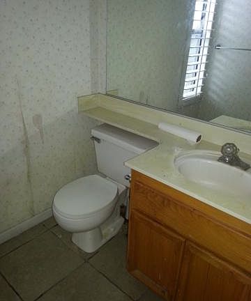 5th image of 8182 Darien Cir