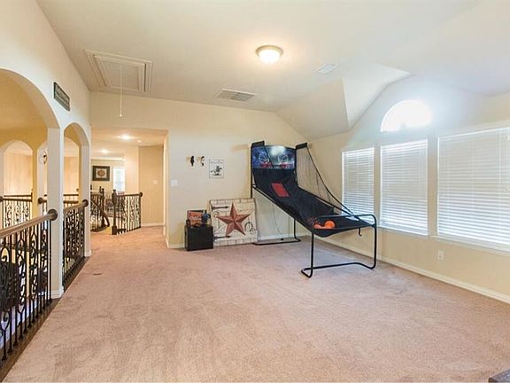 5th image of 833 Danbury Dr