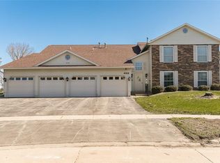 4102 Lexington Dr NE APT B, Cedar Rapids, IA 52402