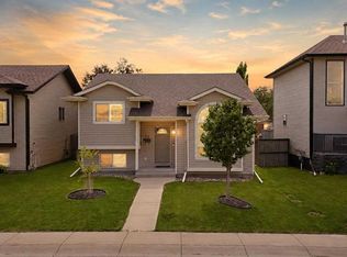 23 N Dubois Cres, Red Deer, AB T4R3H8