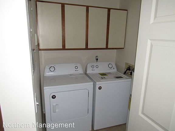 3rd image of 4042 S Pine Ave #18620949