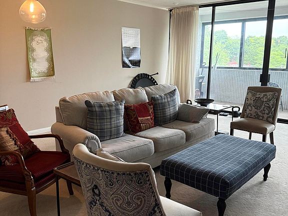 5th image of 550 Clay Ave APT 10D