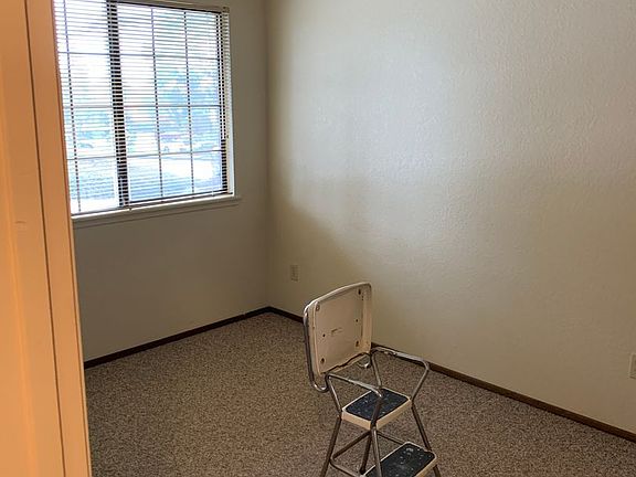 3rd image of 710 Bayside Rd APT B