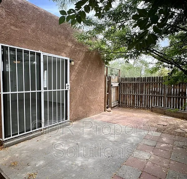 3529 Ross Ave SE — Photo 45
