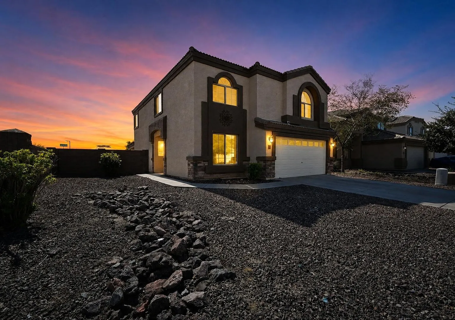 Stunning 4BR House in Buckeye — Photo 1