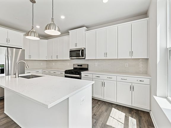 4th image of 9907 Obin Ln