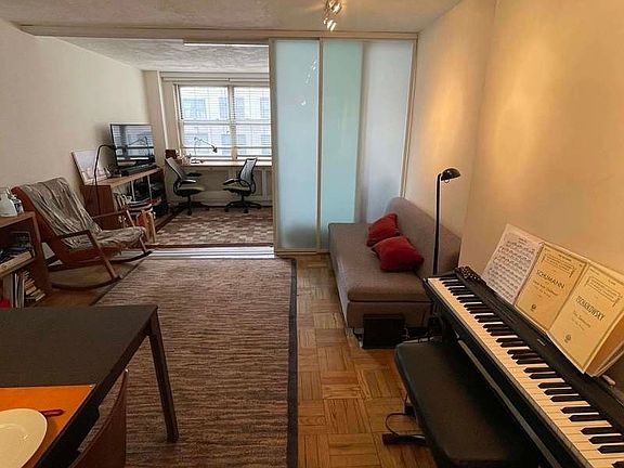 3rd image of 310 E 70th St APT 9C