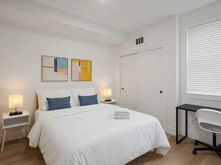 SE Clay St — Photo 1