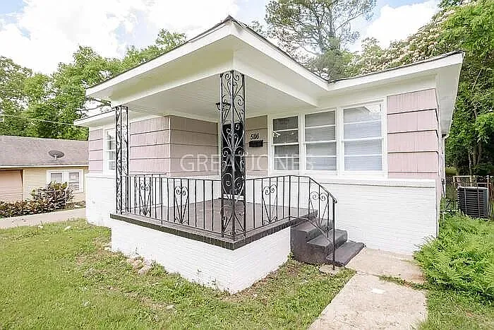 3 bed, 1.0 bath, 1049 sqft, $829 — Photo 3