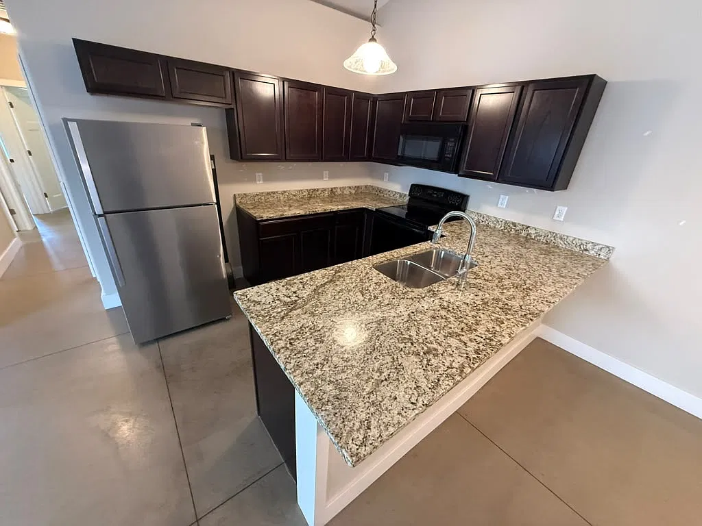 3 bed, 1047 sqft, $1,400 — Photo 3