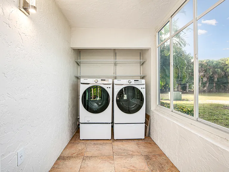 Washer / Dryer in Lanai