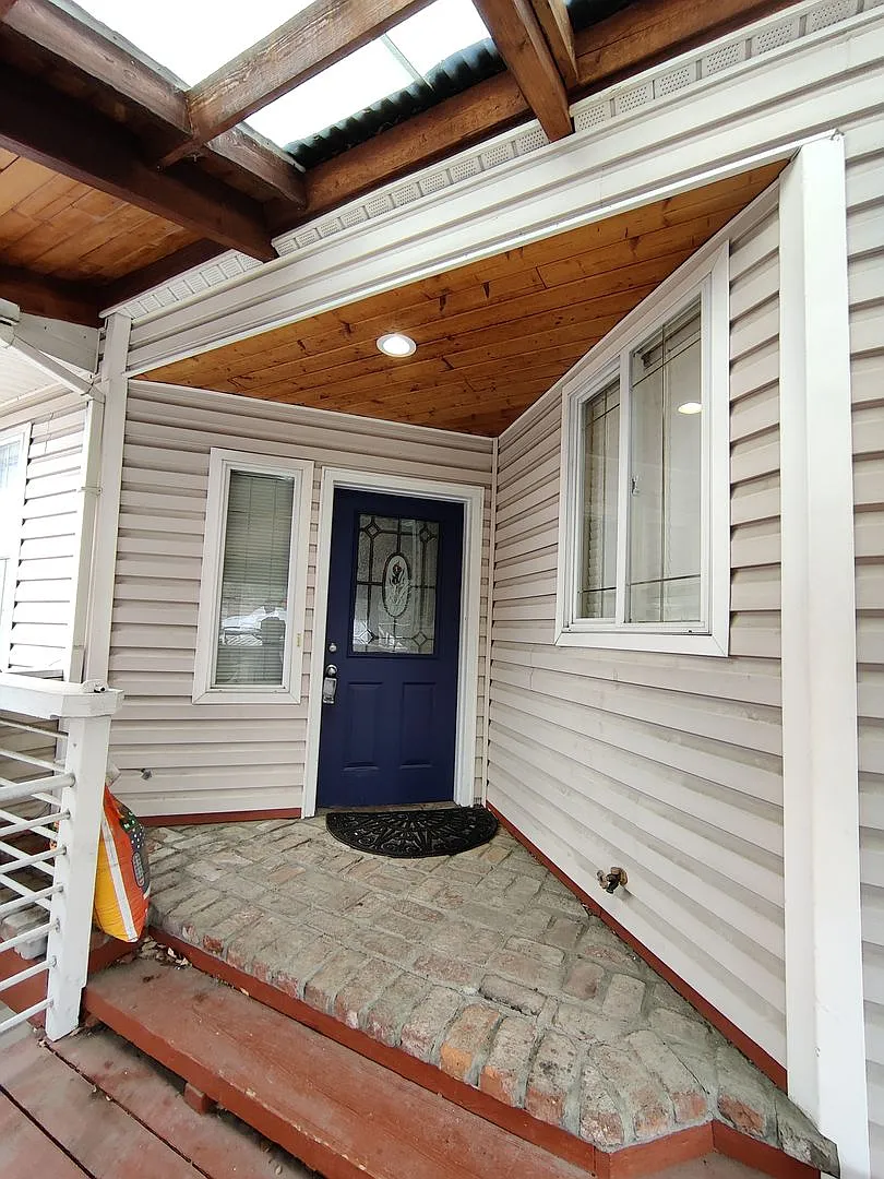 621 Lakeside — Photo 4