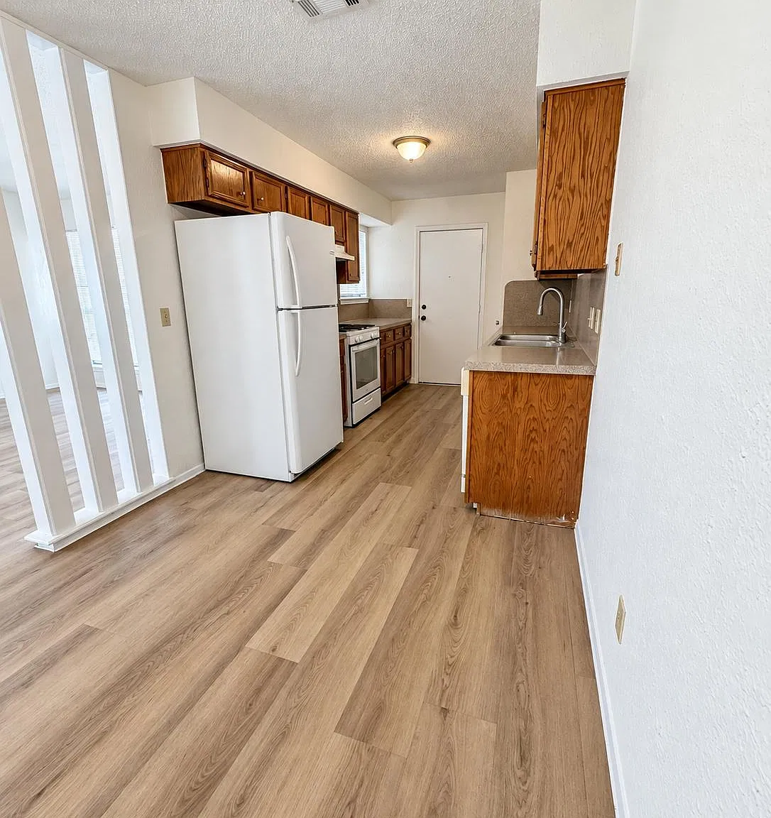 2 bed, 1.0 bath, 855 sqft, $1,400 — Photo 4