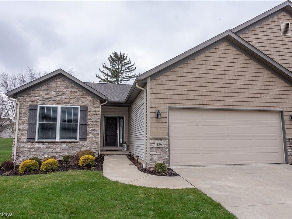 1st image of 136 Hidden Pond Dr