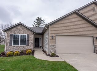 136 Hidden Pond Dr, Doylestown, OH 44230