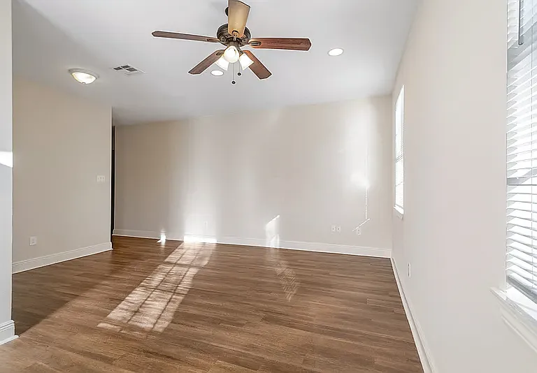 2408 Oak Pl — Photo 4